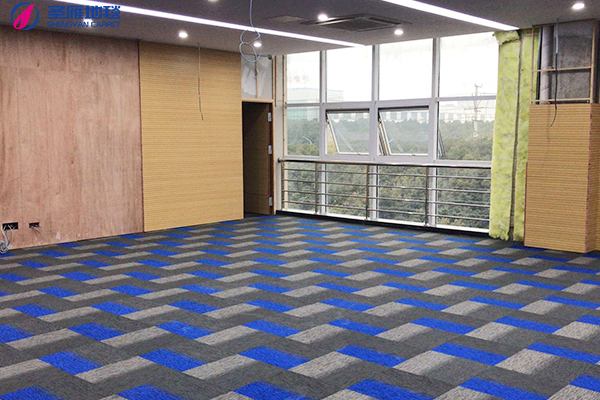 方塊毯鋪設